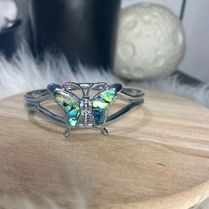 Turkish bracelet with butterfly details in opal, Silver 925. It is adjustable